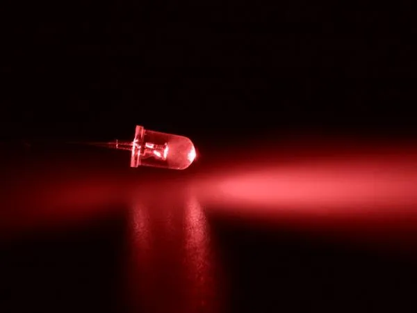 100 superhelle Rote Leds 3mm 4000mcd inklusive Widerstände