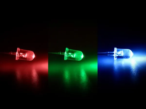 10 superhelle RGB Leds 3mm 6000mcd inklusive Widerstände